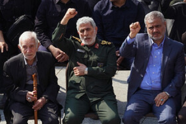 Despite rumors, Iran's Quds Force chief present in martyr Nilforoushan's funeral in Tehran 