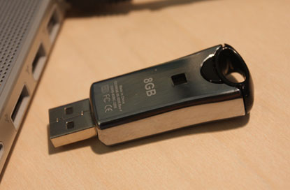 چگونه ویندوز را از روی USB فلش نصب کنیم؟