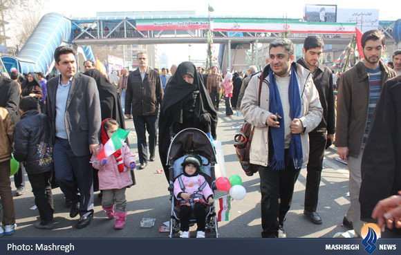 فرزندان و نوه‌های احمدی‌نژاد در راهپیمایی