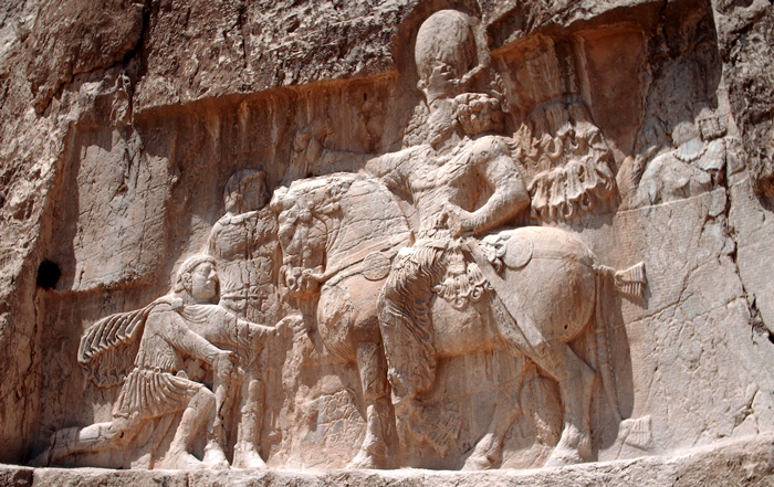 زانو زدن امپراتور روم در مقابل پادشاه ایران را نشان دهید
