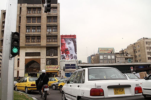 نصب بنرهای ضد «اشتون» در تهران
