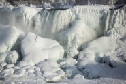 روزنما : آبشار نیاگارا دوباره یخ زد!