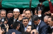 روزنما : استقبال ترکها از احمدی نژاد در ترکیه