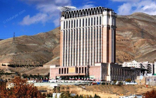 بزرگ‌ترین هتل ایران نه جاده دارد نه تابلو