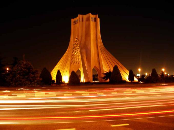 نماد قدیمی تهران در میان بی‌توجهی‌ها در حال فروریختن است