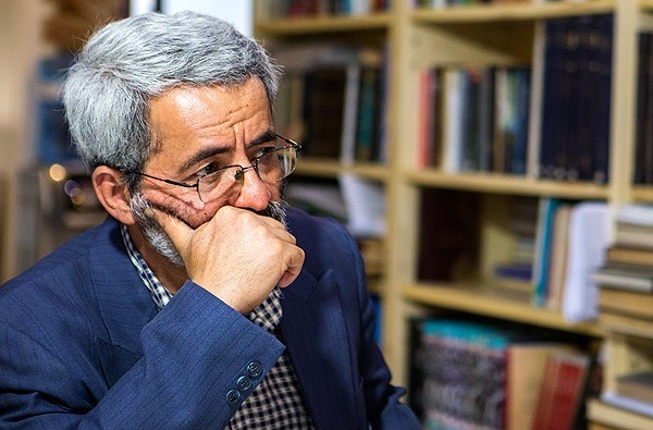 احمدی نژِاد به روحانی رای می دهد!/ اصولگرایان با بحران خلاء بزرگ تر مواجهند/ رهبری برای تنش زدایی متحمل هزینه شدند