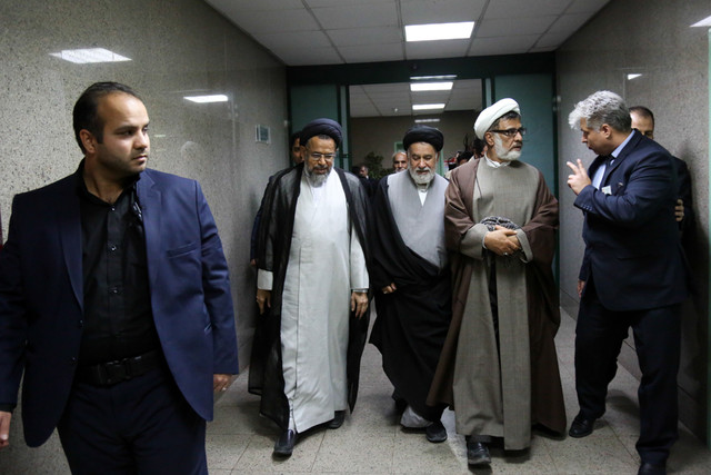وزیر اطلاعات از موسوی اردبیلی عیادت کرد