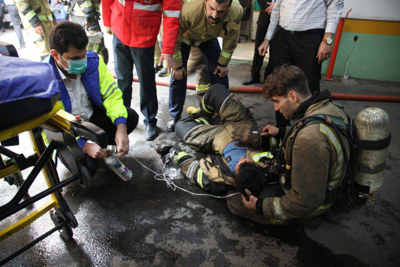 پلاسکوی دولتی در آستانه فروریختن!/ تخلیه ساختمان&zwnj;های مجاور/ آب کم آمد، زمین را کندند!