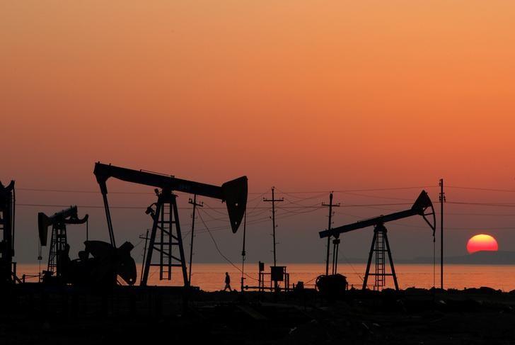 قیمت نفت با سرعت در حال کاهش است