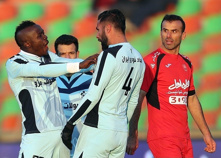 گادوین منشا با پرسپولیس قرارداد امضا کرد