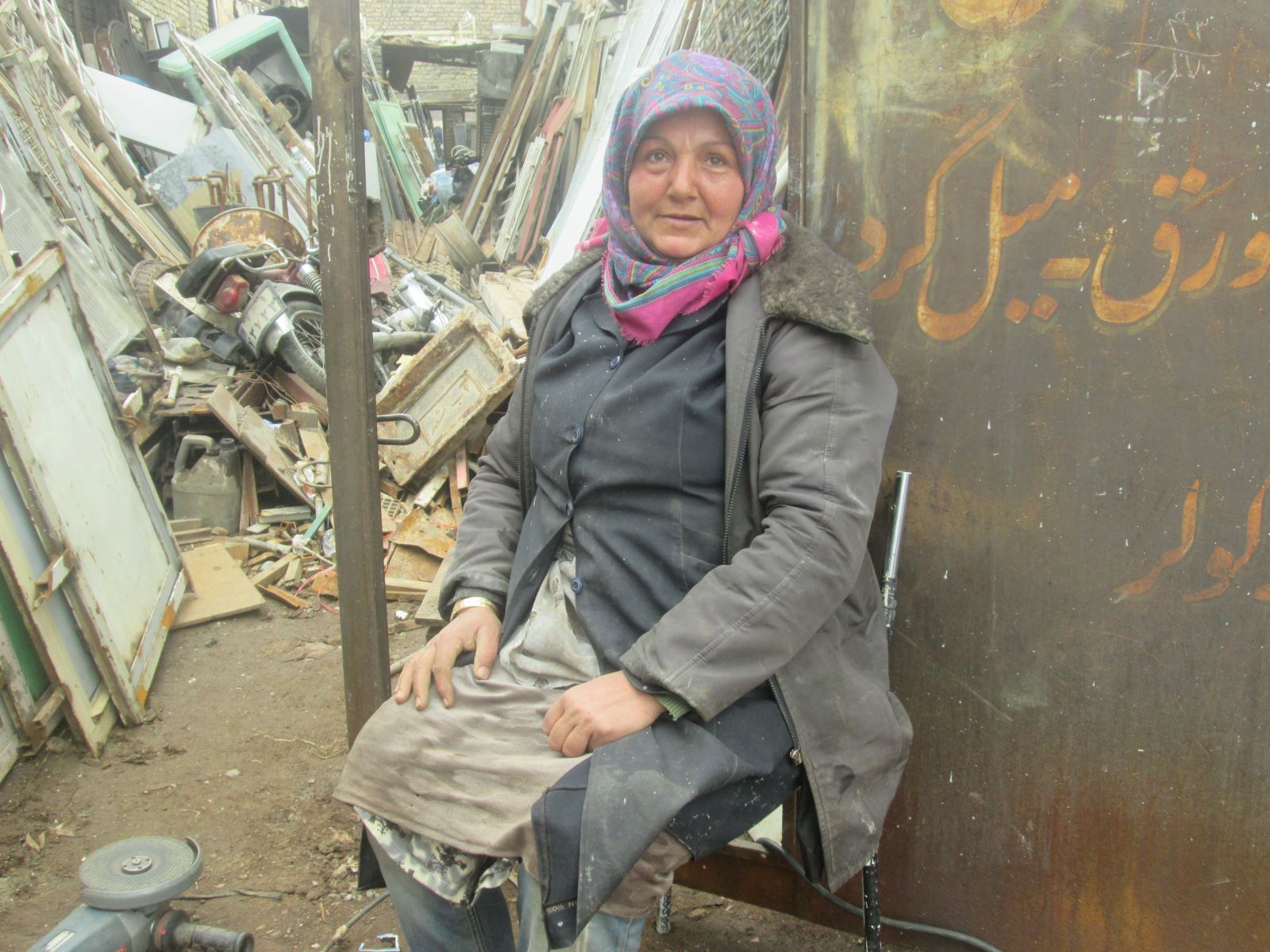 کسب روزی حلال یک آهنگر زن در مصاف با آهن سرد