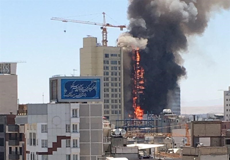 یک هتل در حال ساخت آتش گرفت؛ تکرار «پلاسکو» در مشهد + فیلم و عکس