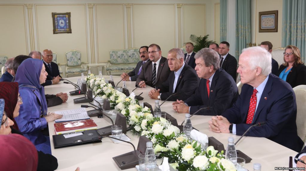 پشت پرده و اهداف دیدار سناتورهای آمریکایی به گروهک منافقین در آلبانی