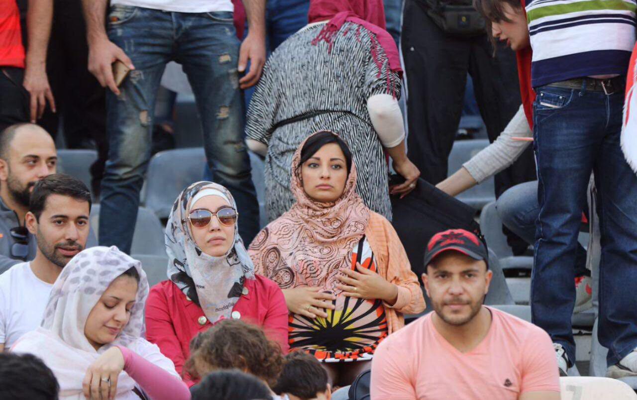 بانوی بی حجاب سوریه ای در ورزشگاه آزادی