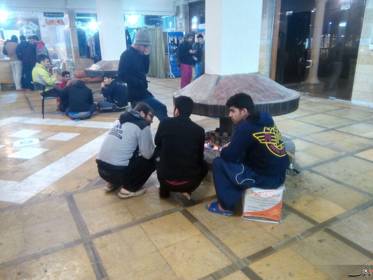 زلزله ۵.۲ ریشتری تهران و کرج را لرزاند/ مردم هراسان روانه خیابان&zwnj;ها شدند/ در مسیرهای منتهی به پمپ بنزین ها ترافیک سنگین است/ آرامش نسبی به تهران بازگشت