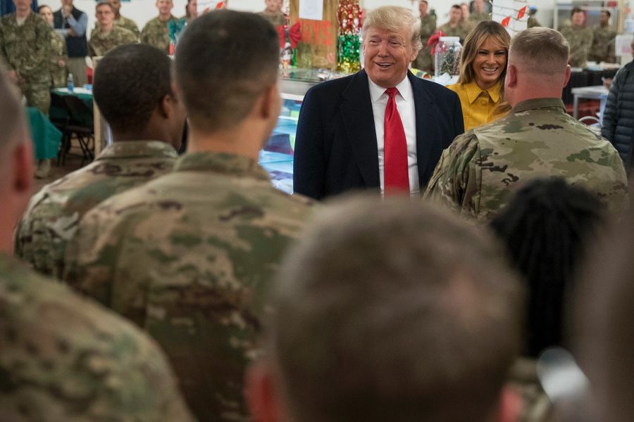 سفر غیر منتظره دونالد ترامپ به عراق/ ترامپ: به هیچ وجه نیروهایمان را از عراق خارج نمی کنیم