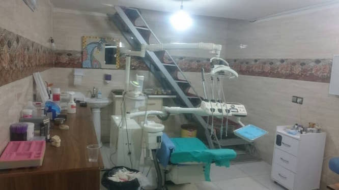  			 				 					دستگیری دندانپزشک قلابی با مدرک سیکل 				 			 		