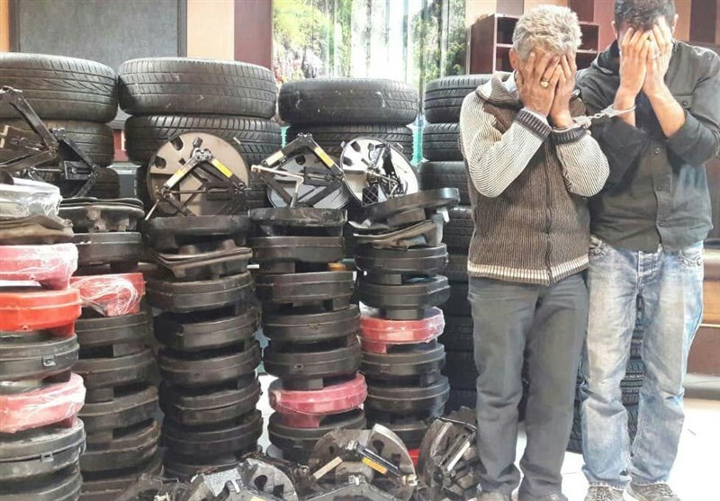 دستگیری سارقان جک های خودرو در پایتخت دستگیری سارقان جک های خودرو در پایتخت