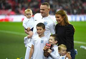 رونی درشب خداحافظی از تیم ملی انگلیس با خانواده