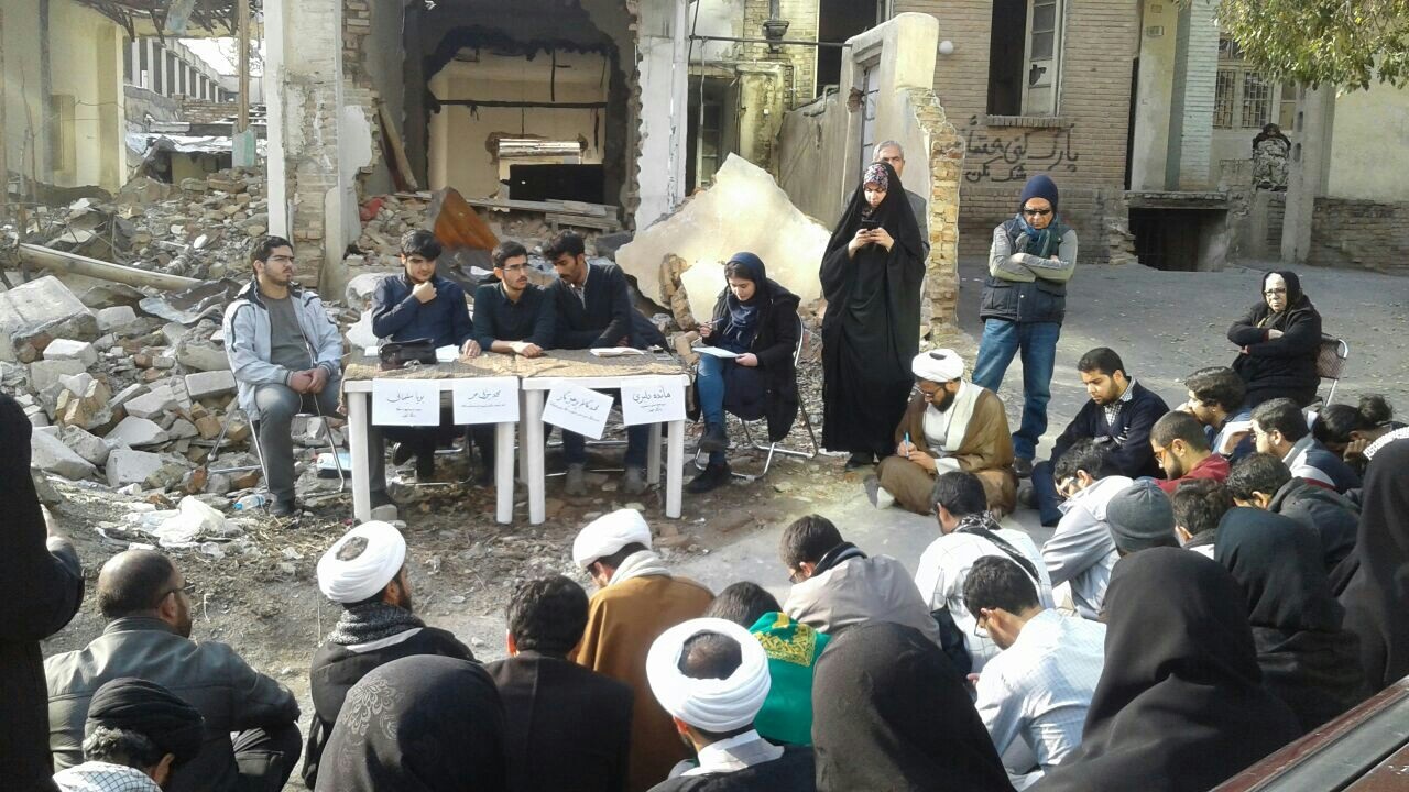 واکنش متفاوت دانشجویی به یک رویداد؛ برگزاری میزگرد در خرابهها! واکنش متفاوت دانشجویی به یک رویداد؛ برگزاری میزگرد در خرابهها!