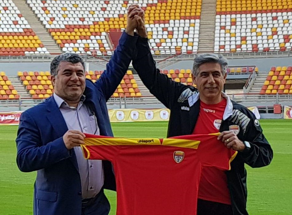 اولین عکس قطبی با لباس فولاد در ورزشگاه مدرن اولین عکس قطبی با لباس فولاد در ورزشگاه مدرن