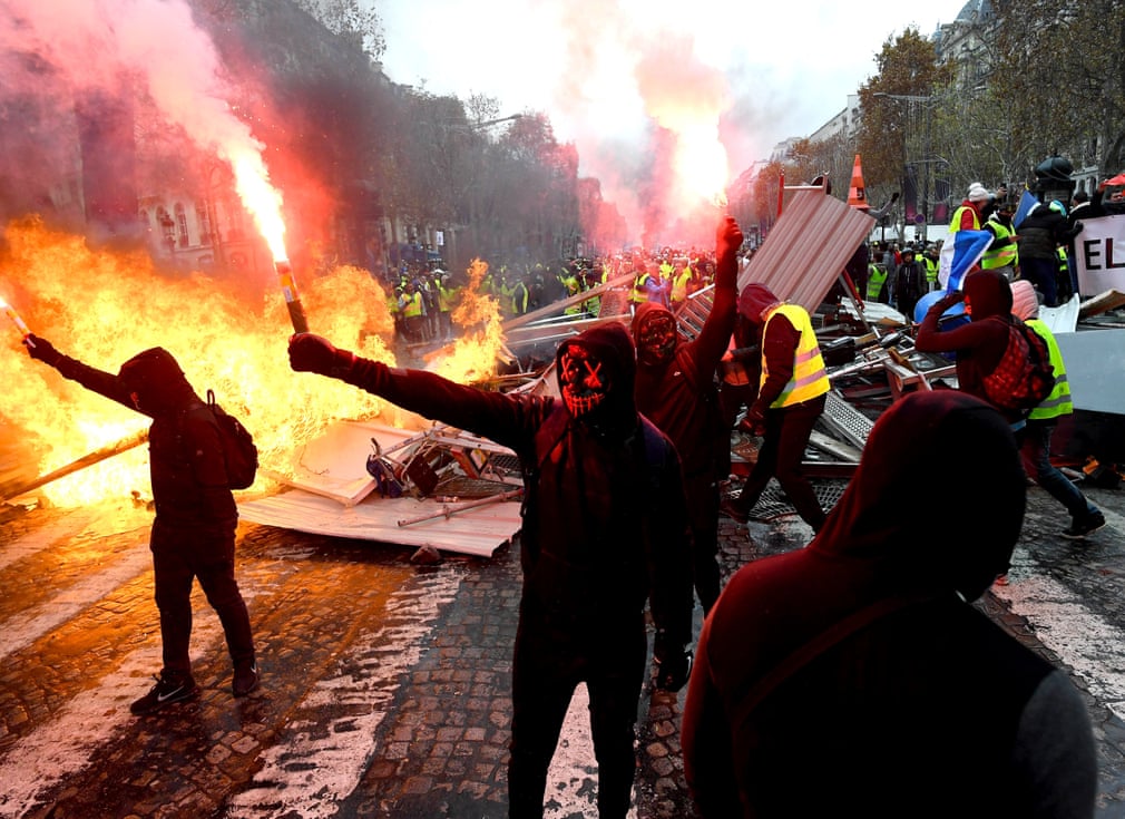 اعتراضات صلح آمیز در فرانسه به خشونت تمام گرایید