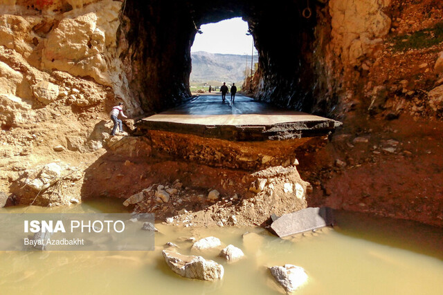 امدادرسانی به سیل زدگان لرستان با ۳۰ بالگرد/ پلدختر نیازمند کمک&zwnj;رسانی فوری است/ کمک ۵ میلیون تومانی برای سیل زدگان لرستان/ وضعیت ماژین بحرانی است/ تعیین یک وزير معين براى هر استان سيل زده