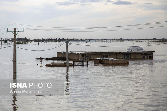 امدادرسانی به سیل زدگان لرستان با ۳۰ بالگرد/ پلدختر نیازمند کمک&zwnj;رسانی فوری است/ کمک ۵ میلیون تومانی برای سیل زدگان لرستان/ وضعیت ماژین بحرانی است/ تعیین یک وزير معين براى هر استان سيل زده