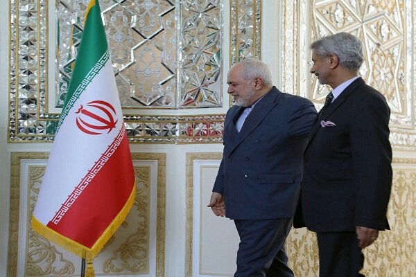  			 				 					دیدار ظریف و وزیر خارجه هند 				 			 		