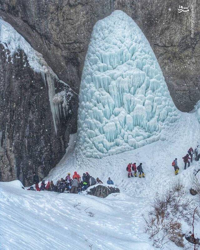  			 				 					تصویری دیدنی از آبشار یخ زده سنگان 				 			 		