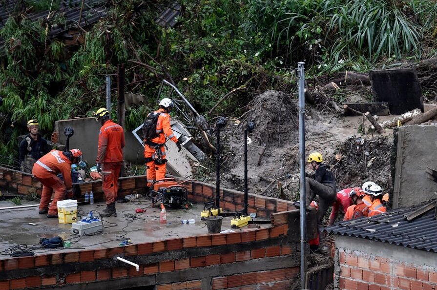  			 				 					سیل و طوفان در برزیل جان ۳۰ نفر را گرفت 				 			 		