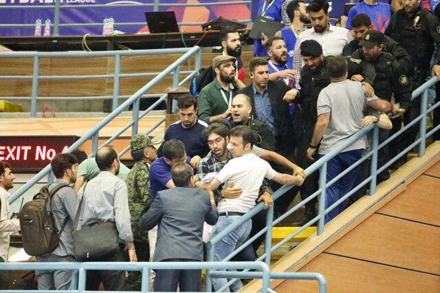 حمله به خبرنگاران در مسابقه والیبال ایران و استرالیا