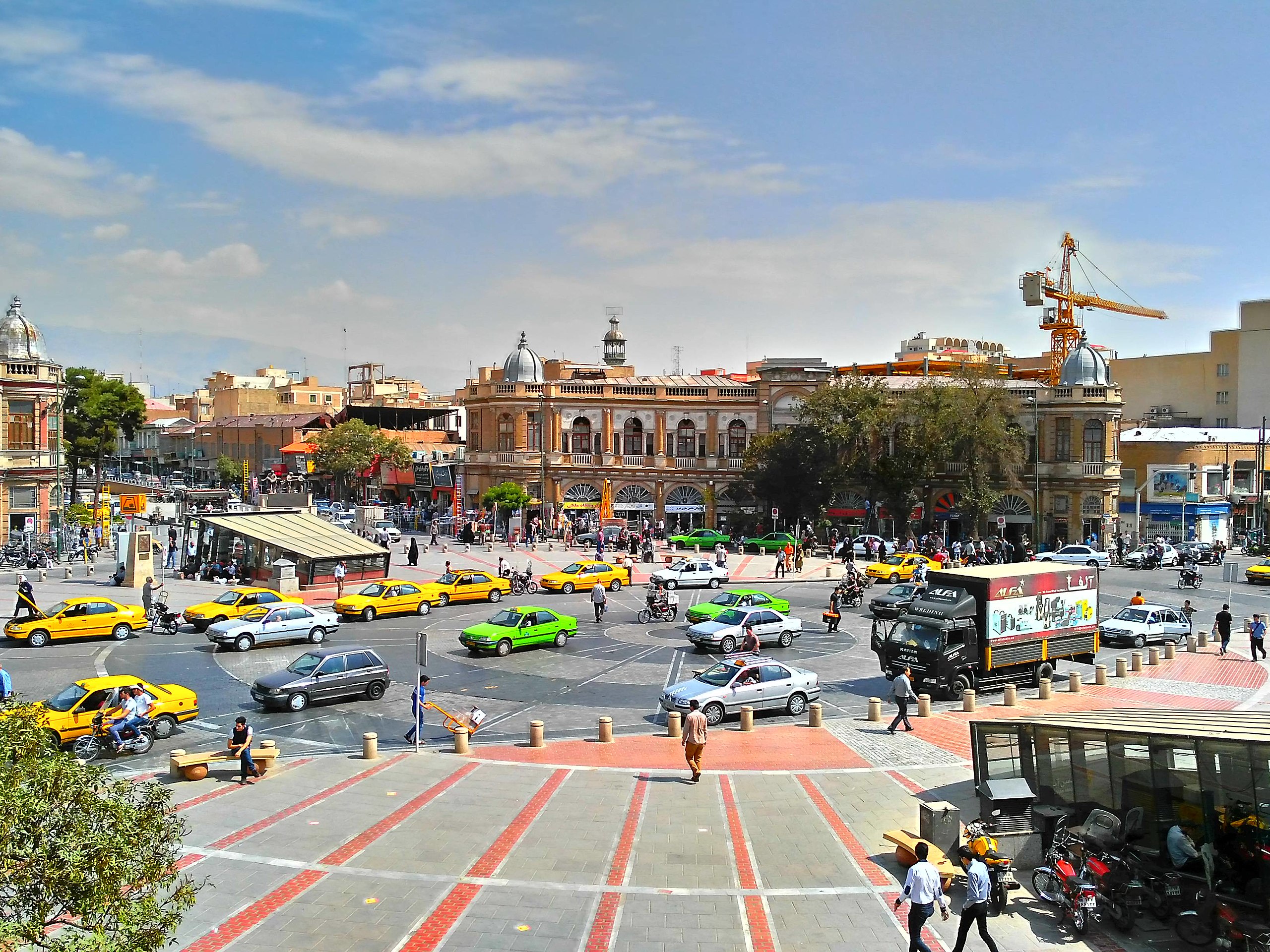 حریق گسترده در میدان حسن آباد/ آتش به بافت تایخی میدان سرایت کرده است + فیلم حریق گسترده در میدان حسن آباد/ آتش به بافت تایخی میدان سرایت کرده است + فیلم