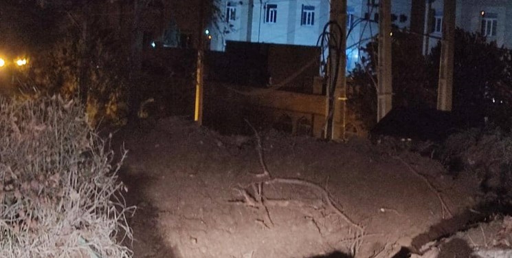 قطع چندین درخت کهنسال توسط آتشنشانی خرمآباد