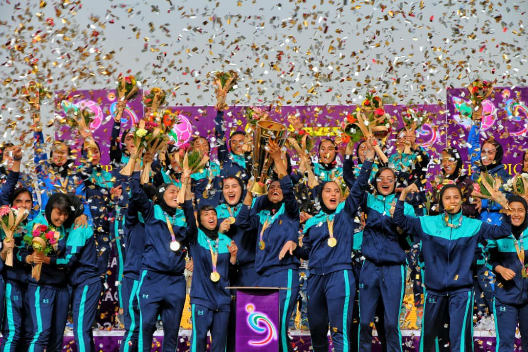 جشن قهرمانی باشکوه دختران سیرجان در لیگ برتر فوتبال