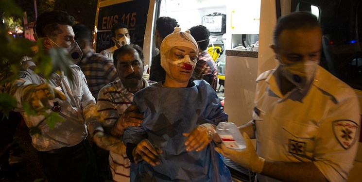 انفجار مهیب در کلینیکی در تهران/ تعداد جان باختگان به ۱۹ تن رسید/ انسداد محدوده محل حادثه توسط پلیس/ تکذیب شایعه &laquo;خرابکاری&raquo; توسط پلیس