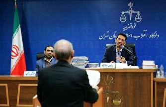 رونمایی از خودروی میلیاردی مدیر سابق بانک مرکزی در دادگاه/ نماینده دادستان: صالحی مرد کتمان است و هیچ چیزی را نمی‌پذیرد