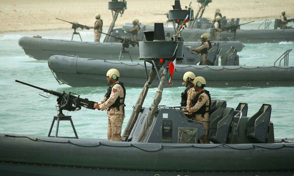                                                    رزمایش نیروی دریایی کویت با مهمات جنگی                                       