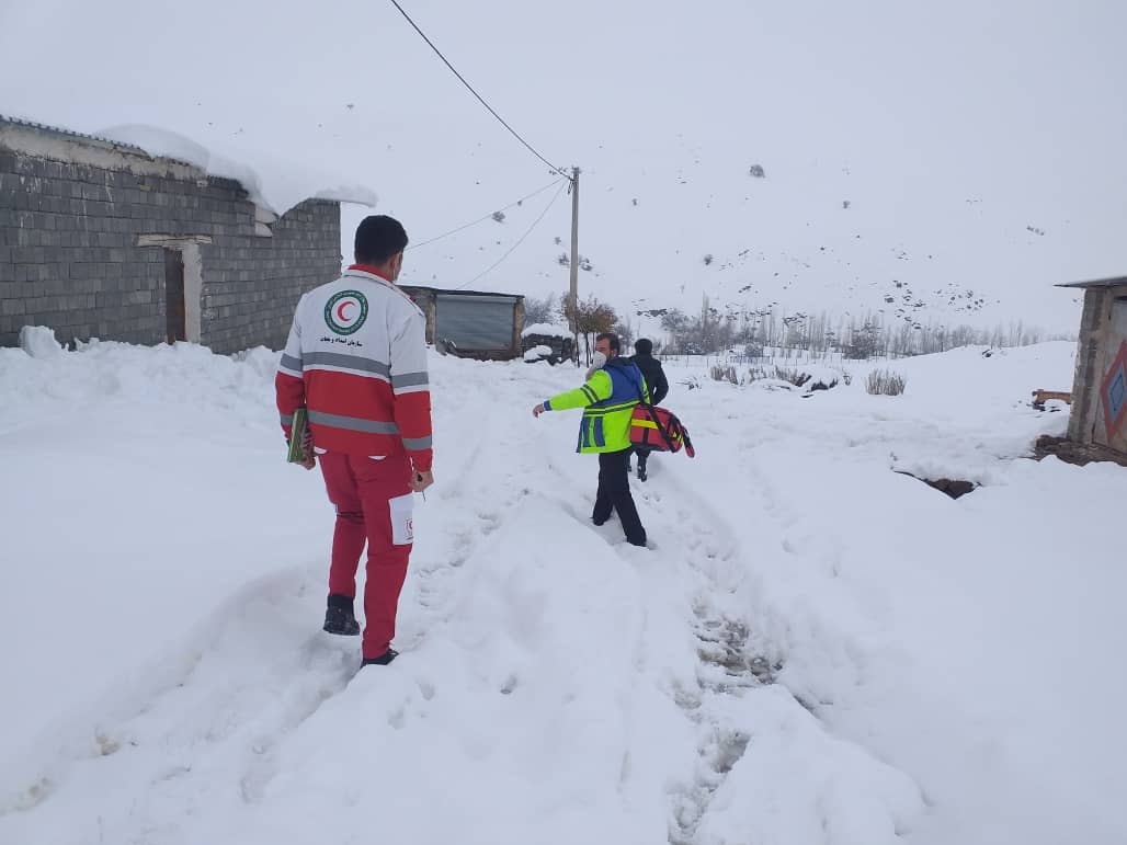 نجات مادر باردار سقزی در محاصره برف و کولاک