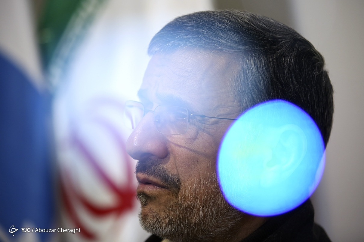 احمدی‌نژاد: نباید به برخی اطرافیانم اطمینان می‌کردم