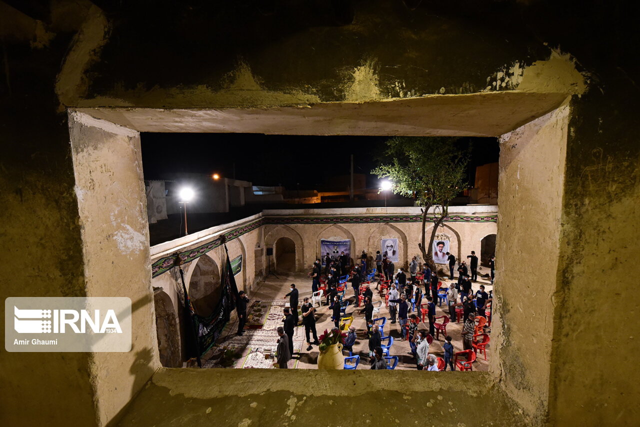 مراسم شب قدر در کاروانسرای تاریخی معتمد - تابناک | TABNAK