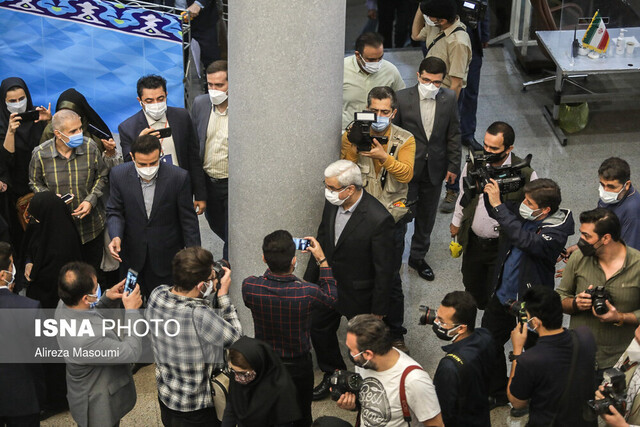 &laquo;علی مطهری&raquo;، &laquo;مهمانپرست و صادقی&raquo; در انتخابات ثبت&zwnj;نام کردند/ مسائل معیشتی مردم، کاندیداتوری لاریجانی و پاسخگویی به مردم محور سخنان کاندیداها/ همه چشم انتظار کاندیداهای اصلی