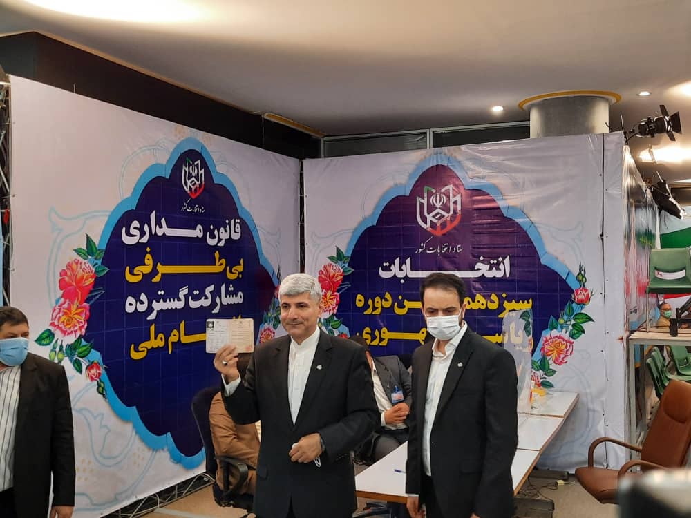 &laquo;علی مطهری&raquo;، &laquo;مهمانپرست و صادقی&raquo; در انتخابات ثبت&zwnj;نام کردند/ مسائل معیشتی مردم، کاندیداتوری لاریجانی و پاسخگویی به مردم محور سخنان کاندیداها/ همه چشم انتظار کاندیداهای اصلی