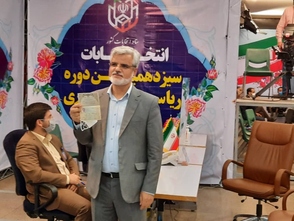 &laquo;علی مطهری&raquo;، &laquo;مهمانپرست و صادقی&raquo; در انتخابات ثبت&zwnj;نام کردند/ مسائل معیشتی مردم، کاندیداتوری لاریجانی و پاسخگویی به مردم محور سخنان کاندیداها/ همه چشم انتظار کاندیداهای اصلی