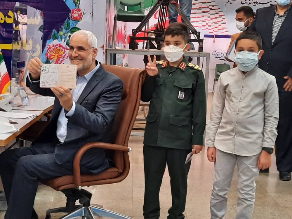 &laquo;علی مطهری&raquo;، &laquo;مهمانپرست و صادقی&raquo; در انتخابات ثبت&zwnj;نام کردند/ مسائل معیشتی مردم، کاندیداتوری لاریجانی و پاسخگویی به مردم محور سخنان کاندیداها/ همه چشم انتظار کاندیداهای اصلی