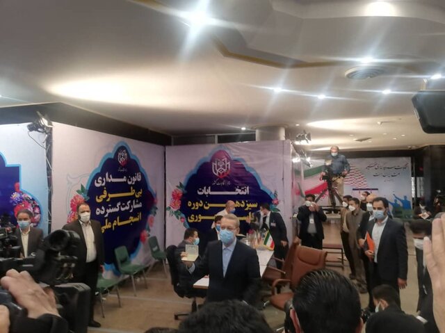 &laquo;محسن رضایی&raquo; وارد ستاد انتخابات شد/ &laquo;جهانگیری&raquo;هم آمد/ رئیسی ثبت&zwnj;نام کرد/ &laquo;علی لاریجانی&raquo; آمد/ &laquo;محسن هاشمی،آخوندی، ضرغامی و شریعتمداری&raquo; ثبت&zwnj;نام کردند/ بیانیه انتخاباتی رئیسی: مستقل آمده&zwnj;ام