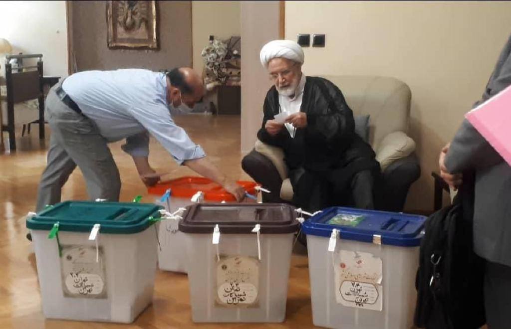 همراه داشتن شناسنامه، شماره ملی، ماسک و خودکار برای رأی دادن الزامی است/ کدام مسئولان تاکنون رأی داده&zwnj;اند؟؛ از خاتمی&zwnj;های چپ و راست تا فرماندهان عالی نظامی/ رضایی، رئیسی و همتی پس از شرکت در انتخابات چه گفتند؟