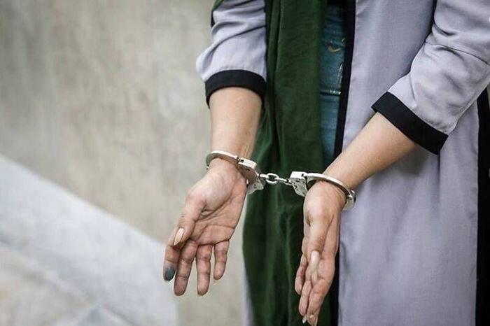  دستگیری زن موادفروش مجهز به قمه و شوکر 