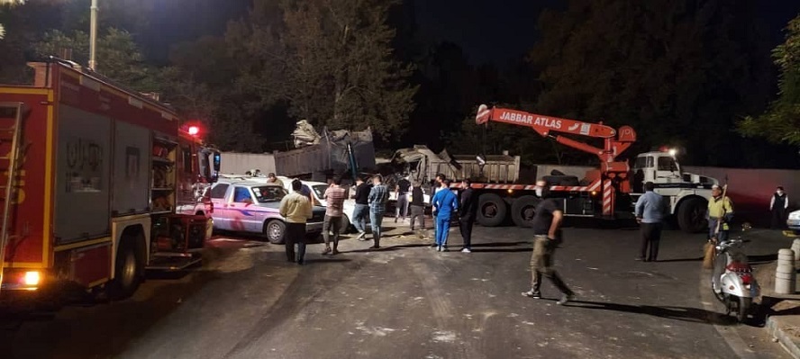 تصادف ۲ کامیون در ولنجک تهران ۳ کشته داشت