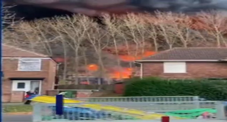 انفجار و آتش‌سوزی مهیب در یک کارخانه در انگلیس